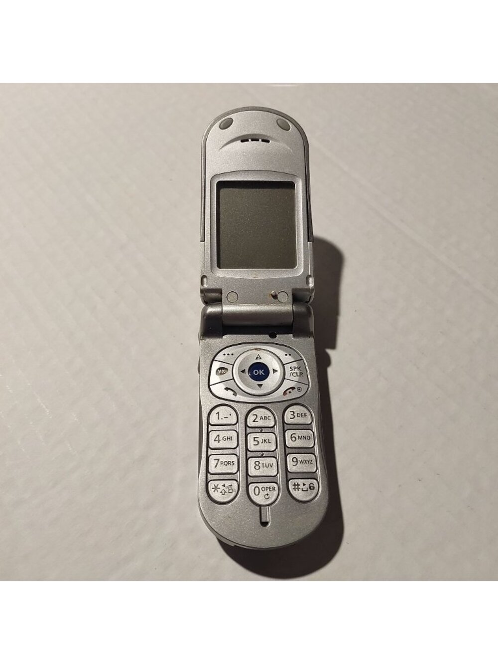 Virgin Mobile Audiovox Flip Phone Silver Retro Collectible Vintage Cell Phone**